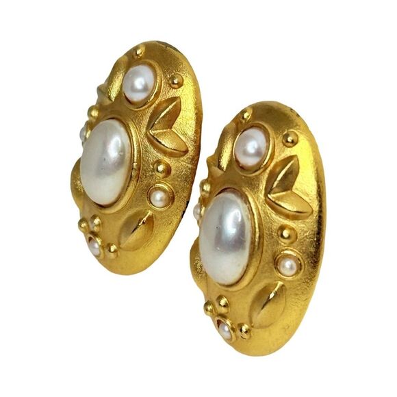 White Pearl Cabochon Clip On Button Earrings Brushed Gold Tone Cut Out - Picture 5 of 9